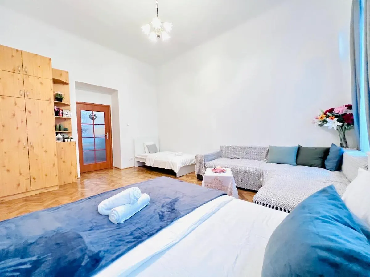 Homestay szállás Kerepesi 3 - Opposite Keleti Station Apartman Budapest