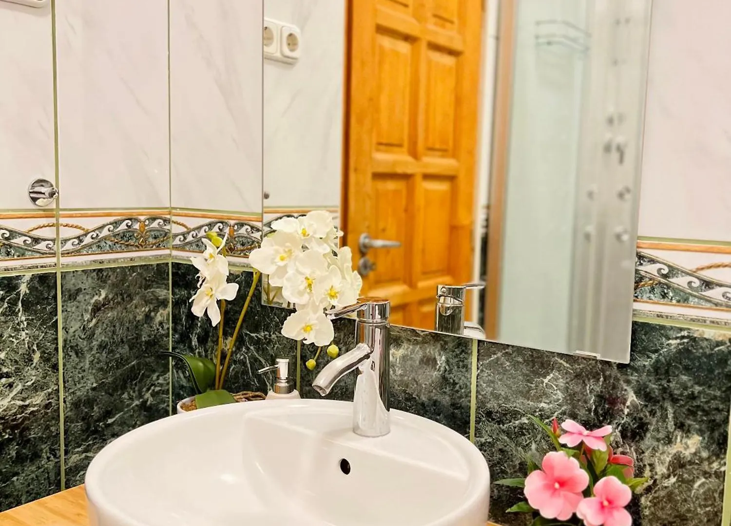 Kerepesi 3 - Opposite Keleti Station Apartment Budapest Homestay