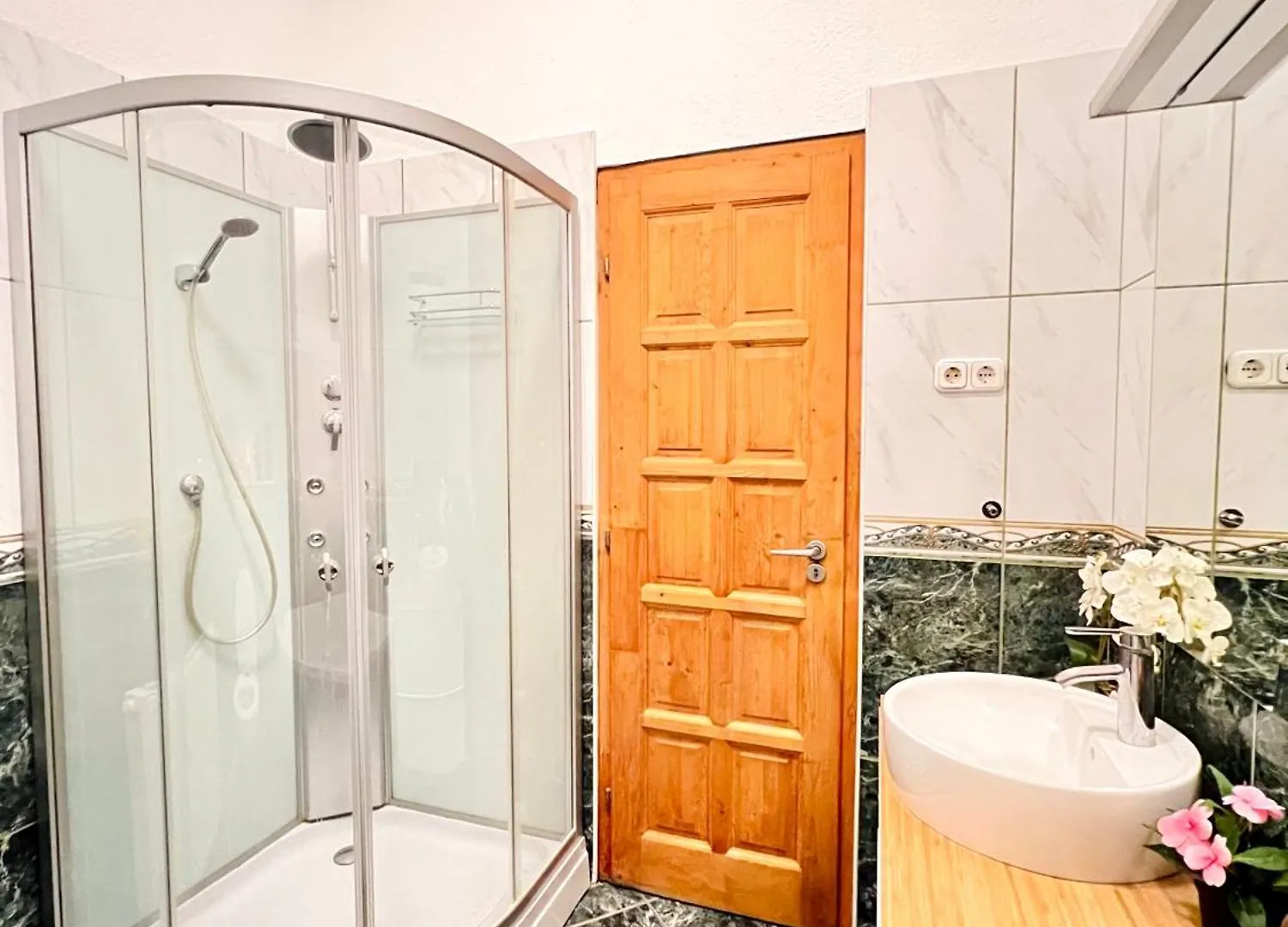 Homestay szállás Kerepesi 3 - Opposite Keleti Station Apartman Budapest